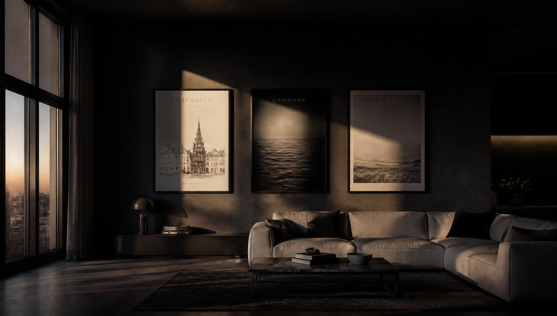 Sala premium ao anoitecer com quadros iluminados por luz natural